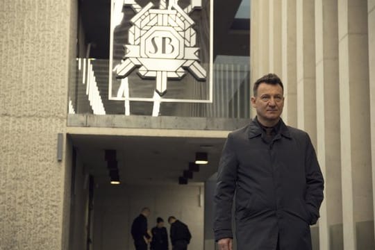 Robert Wieckiewicz in einer Szene der Thrillerserie "1983".