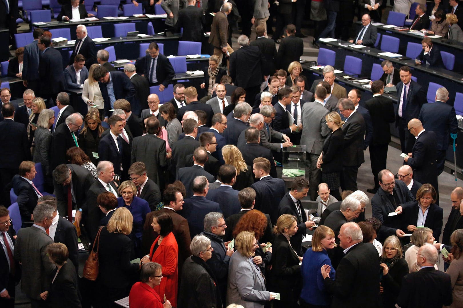 Bundestag: Stimmenabgabe von Abgeordneten zur Wahl von Bundestagsabgeordneten Ulrich Kelber (SPD) zum Datenschutzbeauftragten.