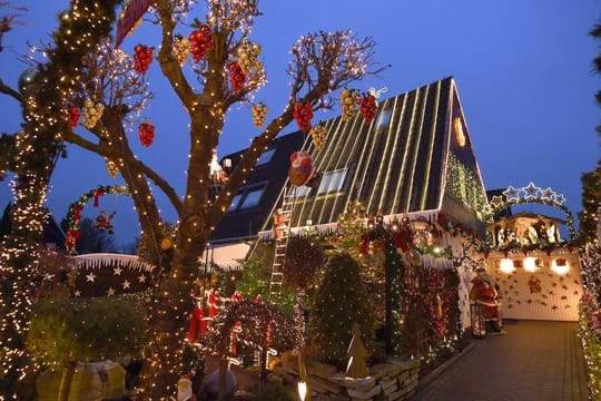 Weihnachtsbeleuchtung: Kommunale Regeln können Enthusiasten beim Schmücken Grenzen setzen.