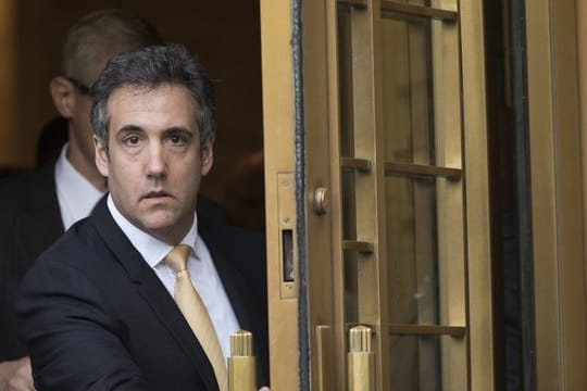 Michael Cohen, Ex-Anwalt des heutigen US-Präsidenten Donald Trump, verlässt das Bundesgericht in New York.