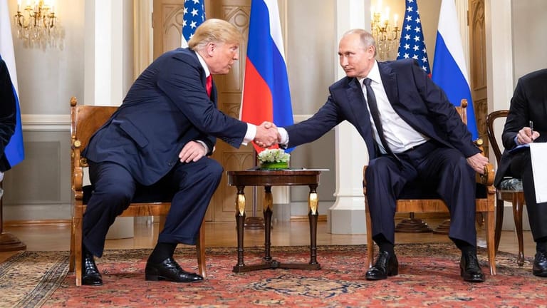 Freund oder Feind: Im Juli 2018 trafen sich Putin und Trump unter vier Augen im finnischen Helsinki.
