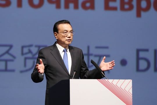 Chinas Ministerpräsident Li Keqiang spricht in der bulgarischen Hauptstadt Sofia.