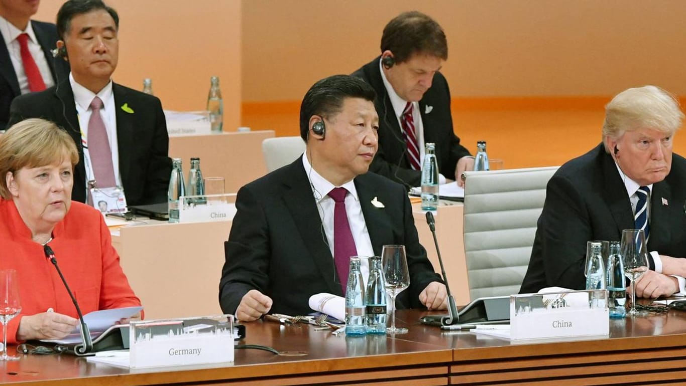 2017 beim G20-Treffen: Merkel mit dem chinesischen Staatschef Xi Jinping und US-Präsident Trump.