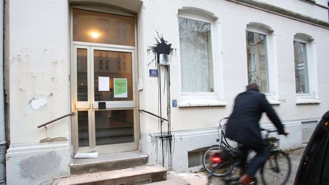 Das Hamburger Wohnhaus von Bundesfinanzminister Olaf Scholz nach der Attacke.