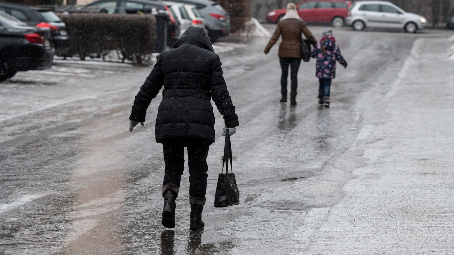 Bayern Mindestens 100 Unfälle und Schulausfall wegen Glatteis