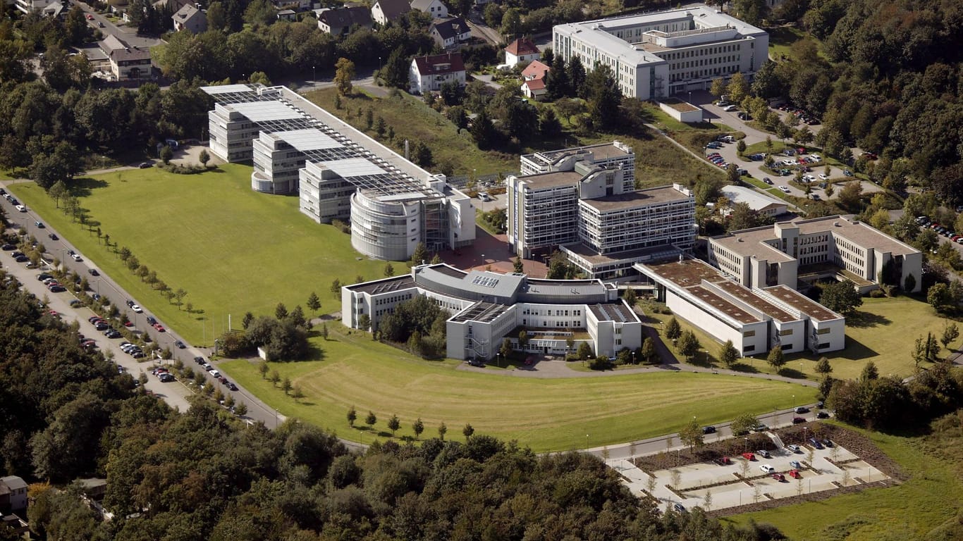 Der Bereich der Psychologie ist nun eine eigenständige Fakultät an der Fernuni Hagen.