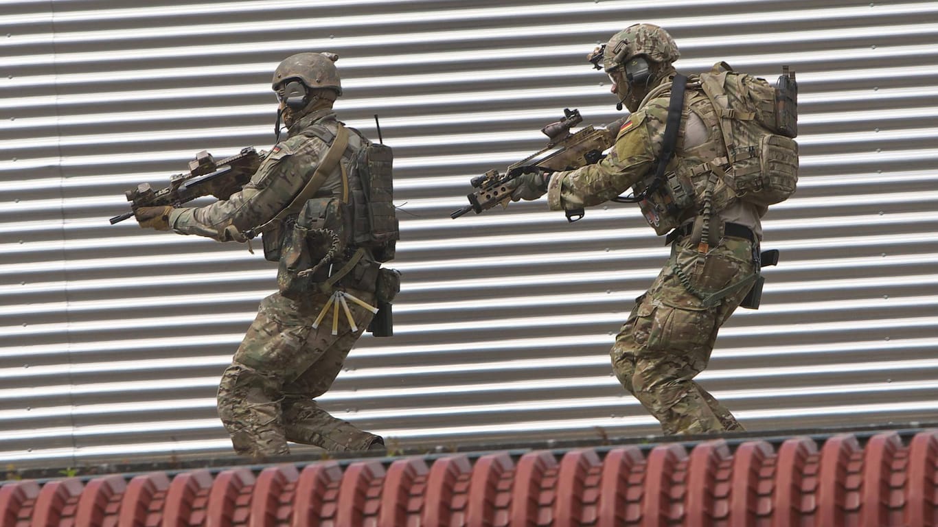 Soldaten des Kommando Spezialkräfte (Symbolbild): Die Staatsanwaltschaft ermittelt gegen mehrere KSK-Mitglieder.