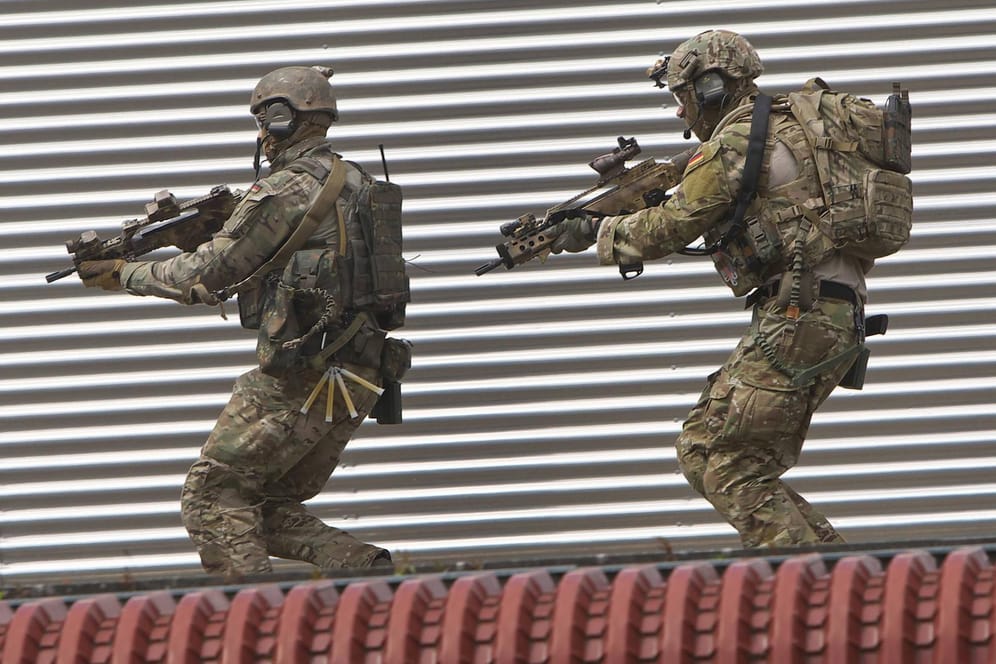 Soldaten des Kommando Spezialkräfte (Symbolbild): Die Staatsanwaltschaft ermittelt gegen mehrere KSK-Mitglieder.