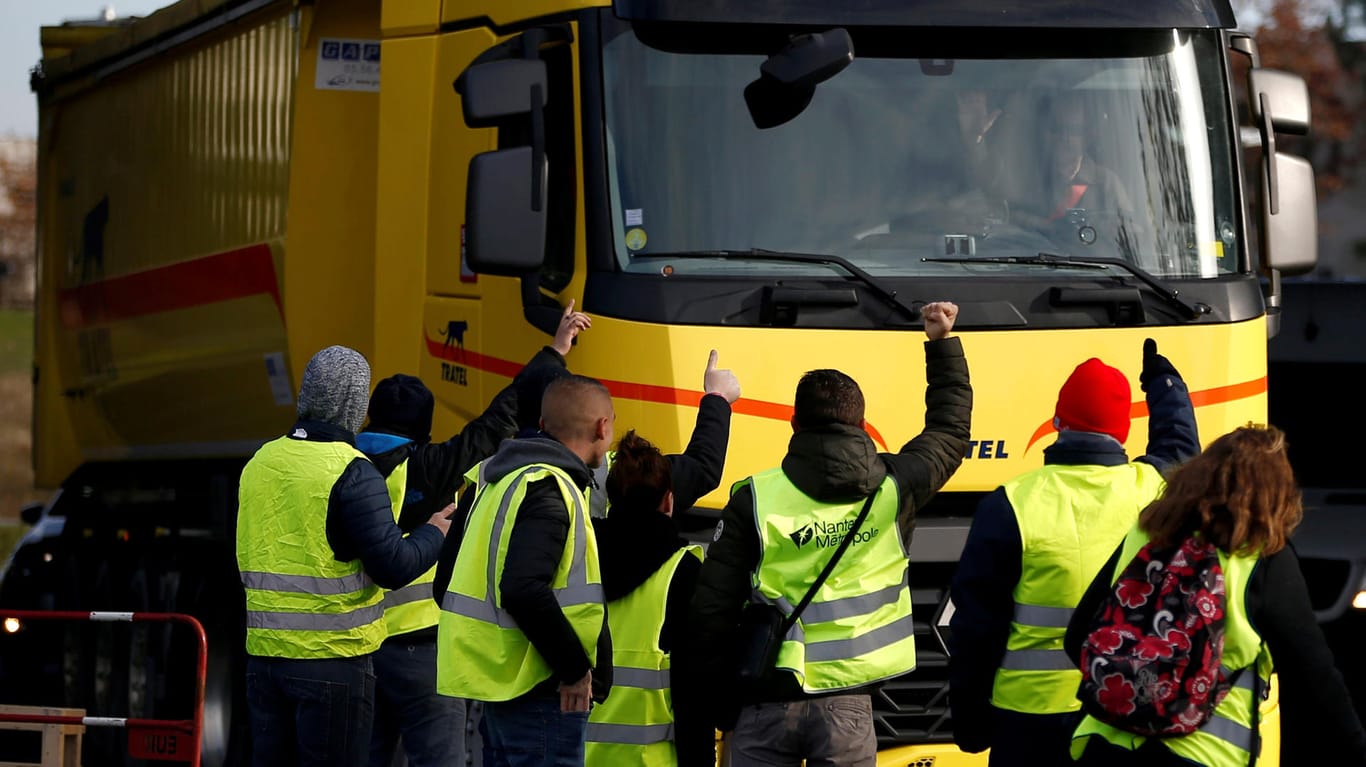 Gelbwesten in Frankreich: Bei Rechtsextremen schwindet der Glaube, dass es in Deutschland zu Protesten ähnlicher Ausmaße kommt.