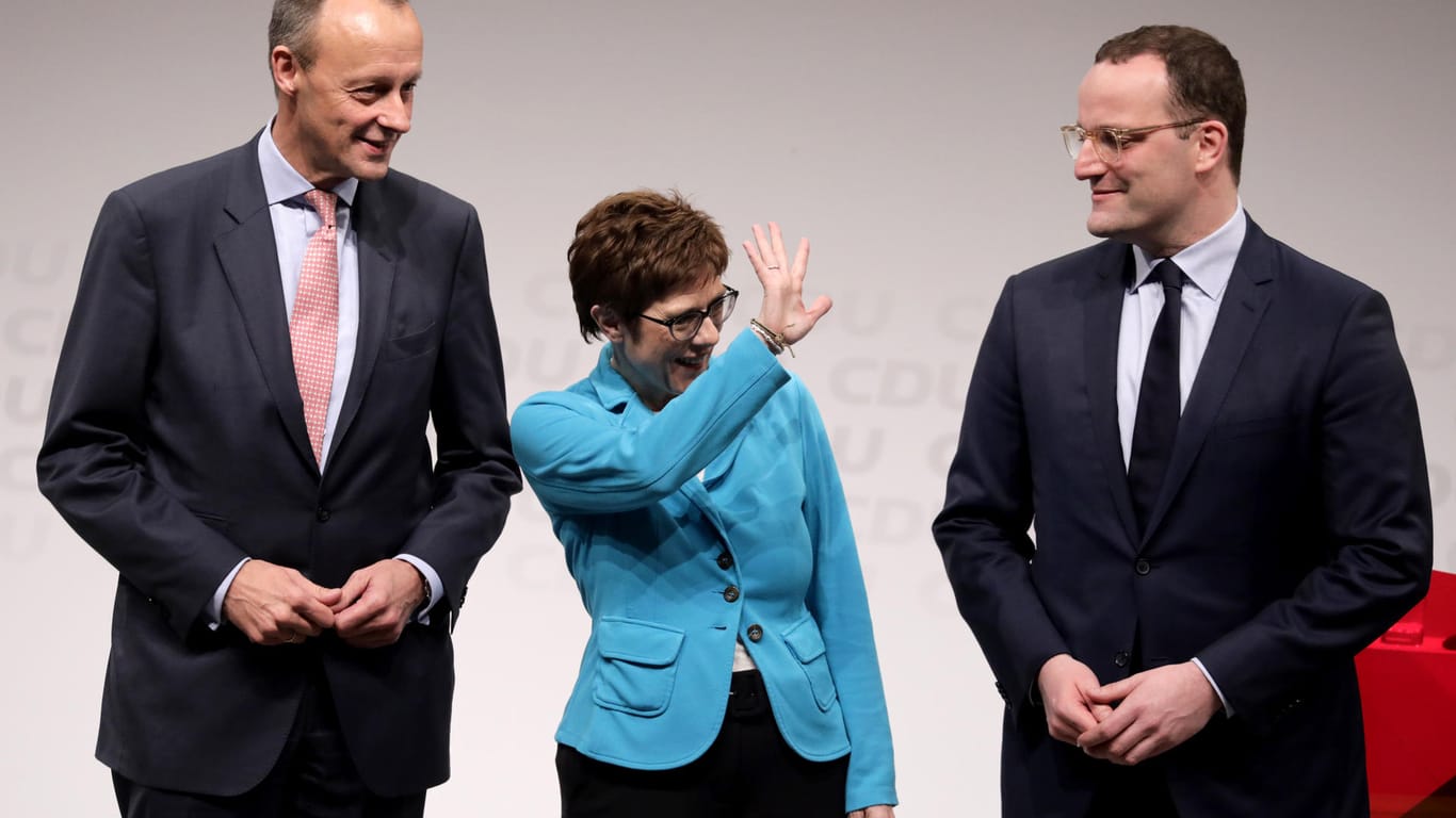 Die drei Kandidaten für den CDU-Bundesvorsitz: Friedrich Merz (von links), Annegret Kramp-Karrenbauer und Jens Spahn diskutierten in Berlin bei der letzten Regionalkonferenz.