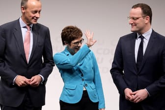 Die drei Kandidaten für den CDU-Bundesvorsitz: Friedrich Merz (von links), Annegret Kramp-Karrenbauer und Jens Spahn diskutierten in Berlin bei der letzten Regionalkonferenz.