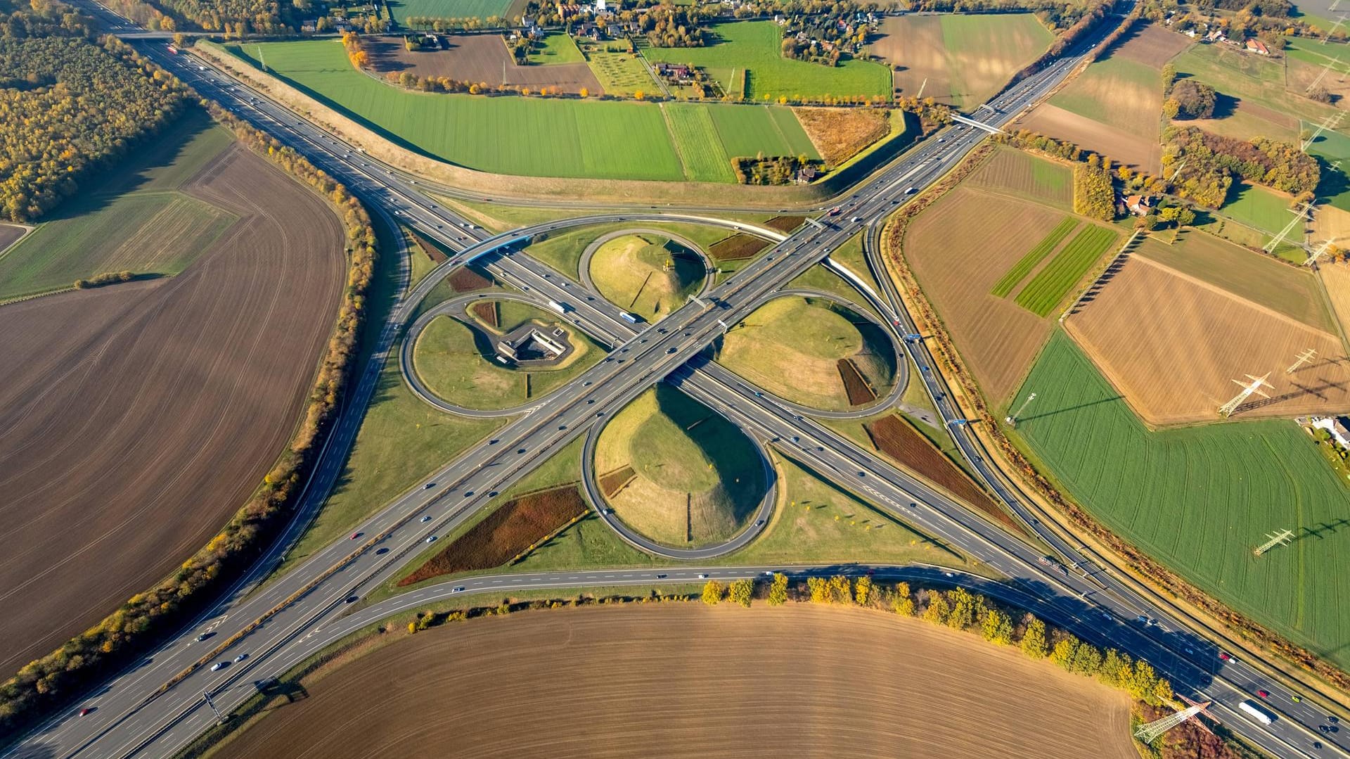 Ziel der Blockadepläne: Am Kamener Kreuz treffen sich die A1 von Ostholstein nach Saarbrücken und die A2 von Oberhausen über Hannover nach Berlin. Mehr als 160.000 Fahrzeuge sind dort durchschnittlich am Tag unterwegs.