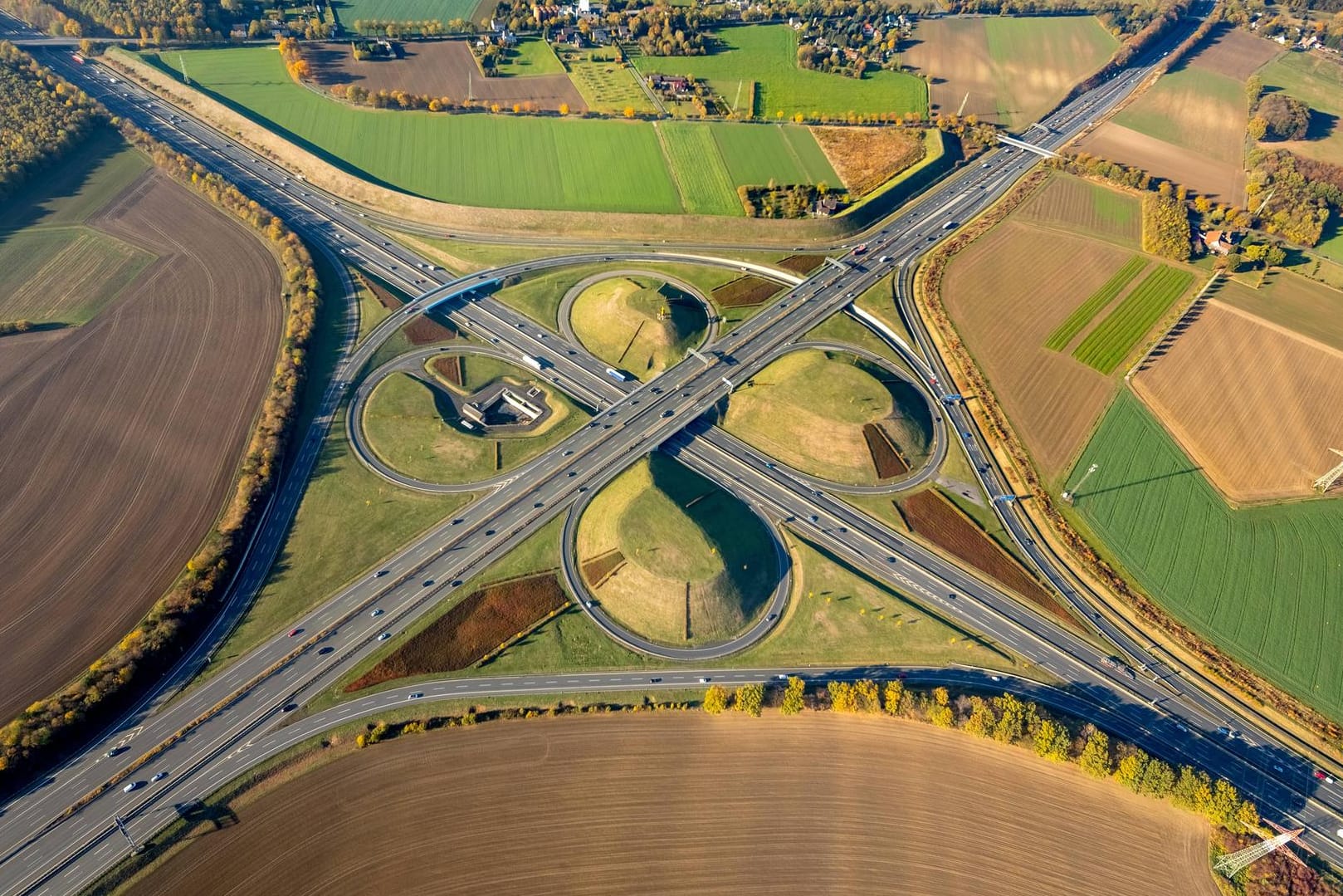 Ziel der Blockadepläne: Am Kamener Kreuz treffen sich die A1 von Ostholstein nach Saarbrücken und die A2 von Oberhausen über Hannover nach Berlin. Mehr als 160.000 Fahrzeuge sind dort durchschnittlich am Tag unterwegs.