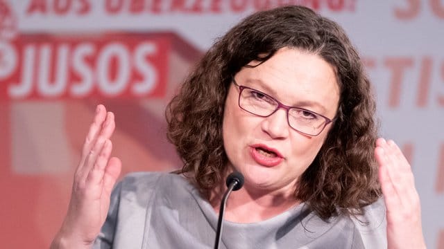 SPD-Chefin Andrea Nahles spricht beim Juso-Bundeskongress in Düsseldorf. SPD-Chefin Andrea Nahles spricht beim Juso-Bundeskongress in Düsseldorf.