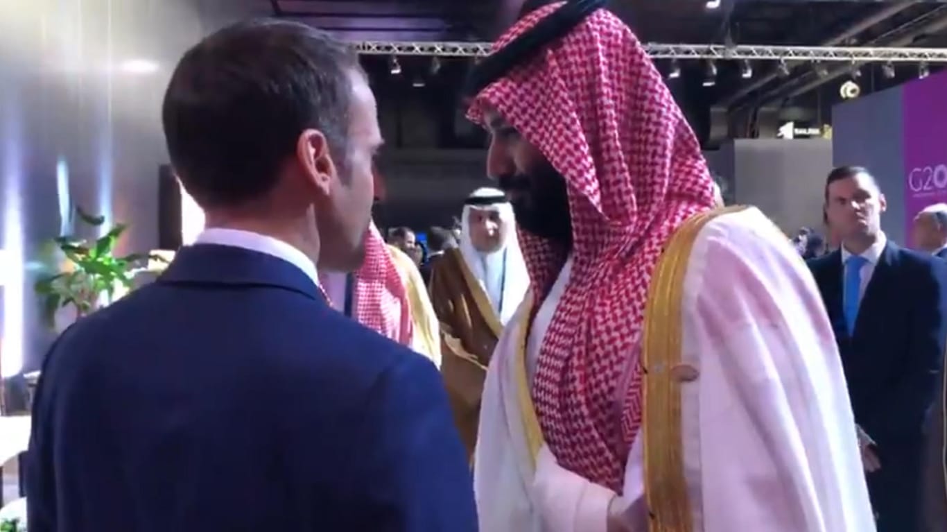 Frankreichs Präsident Emmanuel Macron und der saudische Kronprinz Mohammed bin Salman: Macron redete beim G20-Gipfel energisch auf den mächtigsten Mann Saudi-Arabiens ein.
