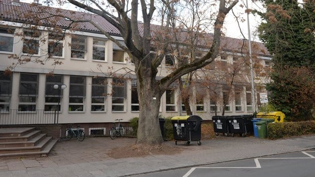 In der Nähe des Alten Botanischen Gartens in Göttingen ist ein 28-Jähriger Opfer eines Gewaltverbrechens geworden. In der Nähe des Alten Botanischen Gartens in Göttingen ist ein 28-Jähriger Opfer eines Gewaltverbrechens geworden.