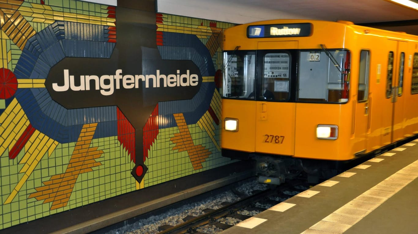 U-Bahnhof Jungfernheide in Berlin: Massenschlägerei mit bis zu 100 Personen.