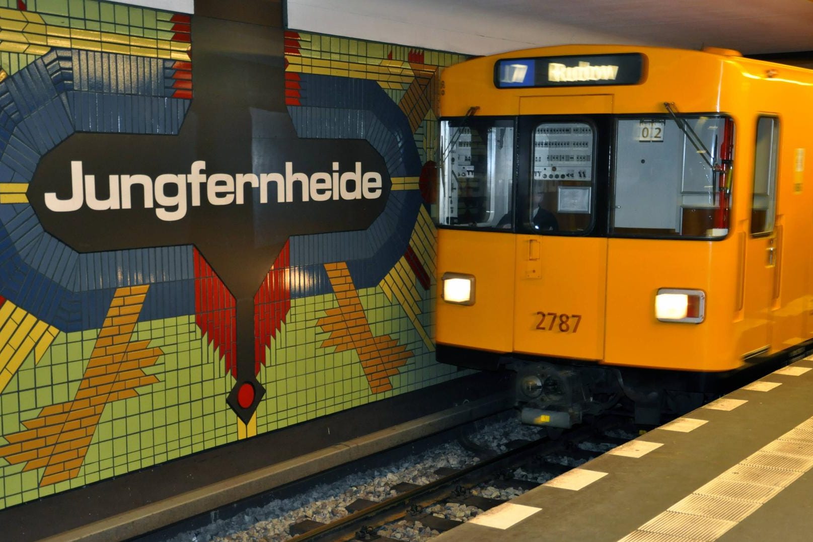 U-Bahnhof Jungfernheide in Berlin: Massenschlägerei mit bis zu 100 Personen.