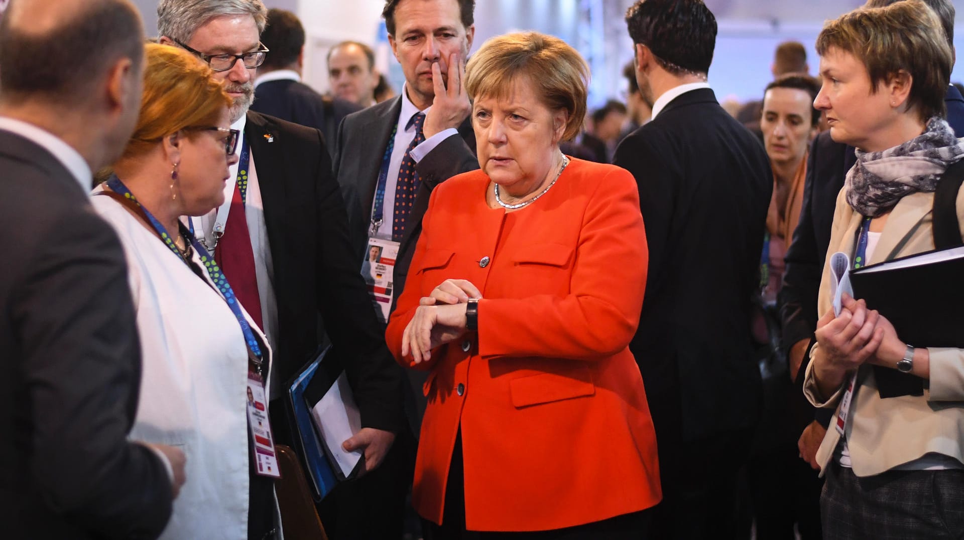 Buenos Aires: Angela Merkel vor einem geplanten Treffen mit dem Premierminister von Australien im Rahmen des G20-Gipfels: Merkel musste nach ihrer Verspätung auf dem Gipfel von Treffen zu Treffen eilen.