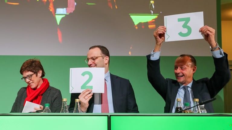 Die drei Kandidaten für den CDU-Bundesvorsitz beim CDU-Landesparteitag in Leipzig: Annegret Kramp-Karrenbauer (l-r), Jens Spahn und Friedrich Merz.