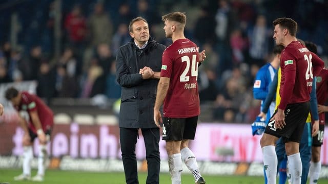 Hannovers Trainer André Breitenreiter (l) ist nun gefordert.