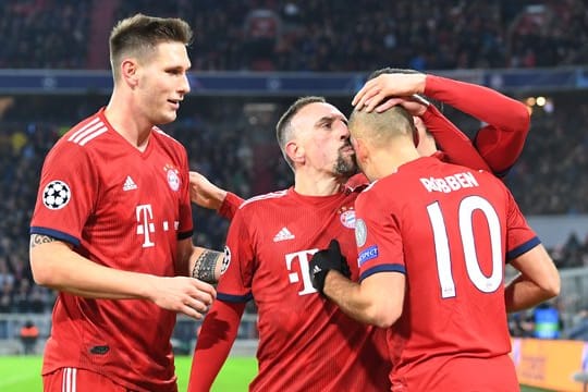 Arjen Robben (r) und Franck Ribery (M) spielen womöglich ihre letzte Saison in München.