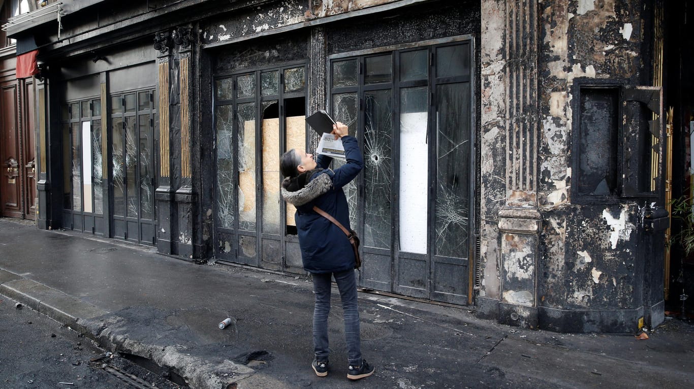 Ein beschädigtes Restaurant in Paris: Bei den Protesten kommt es immer wieder zu Sachbeschädigungen.