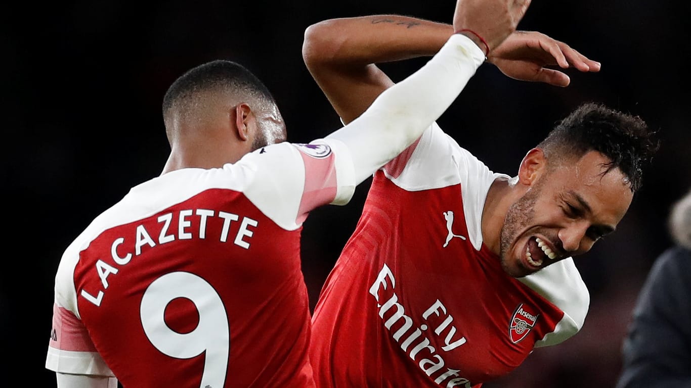 Torschützen unter sich: Alexandre Lacazette (l.) und Pierre-Emerick Aubameyang feiern den Derbysieg mit dem FC Arsenal.