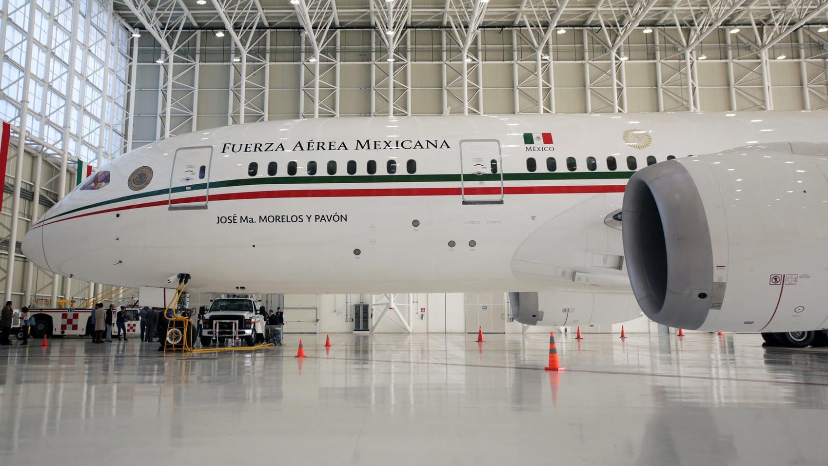 Boeing 787-8 der mexikanischen Regierung: Beim G20-Gipfel am Wochenende in Buenos Aires hatte die Maschine wohl ihren letzten offiziellen Auftritt. Boeing 787-8 der mexikanischen Regierung: Beim G20-Gipfel am Wochenende in Buenos Aires hatte die Maschine wohl ihren letzten offiziellen Auftritt.