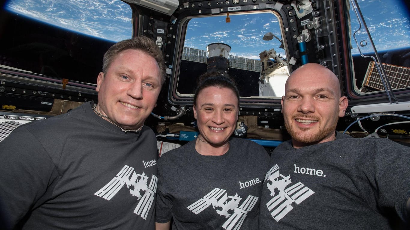 Die aktuelle Crew der ISS: Sergei Prokopjew, Serena Auñón-Chancellorm und Alexander Gerst warten auf Ablösung.