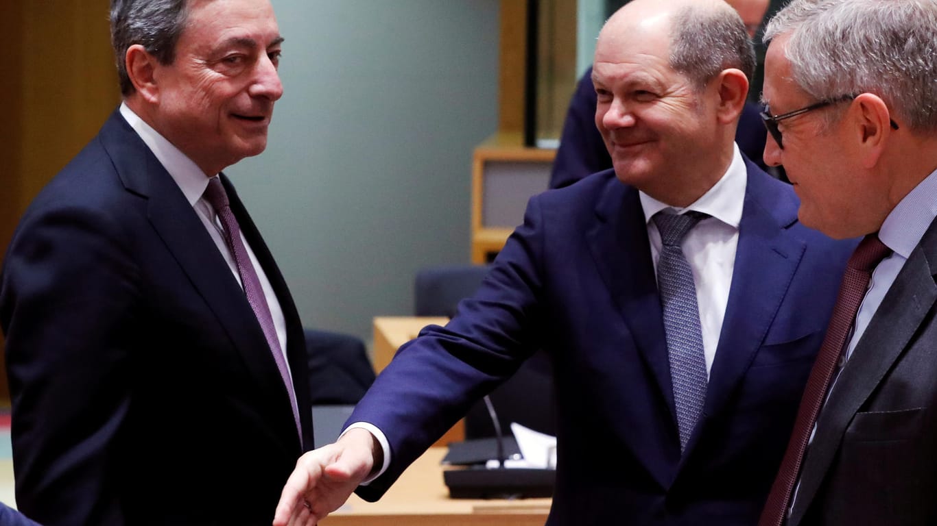EZB-Präsident Mario Draghi und der deutsche Finanzminister Olaf Scholz beim Treffen der Finanzminister der Eurozone: Gibt es doch eine Einigung mit Italien?
