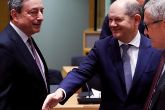 EZB-Präsident Mario Draghi und der deutsche Finanzminister Olaf Scholz beim Treffen der Finanzminister der Eurozone: Gibt es doch eine Einigung mit Italien?