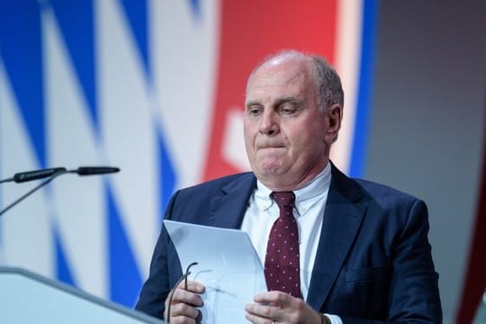 Wurde auf der Jahreshauptversammlung hart angegangen: Bayern-Präsident Uli Hoeneß.