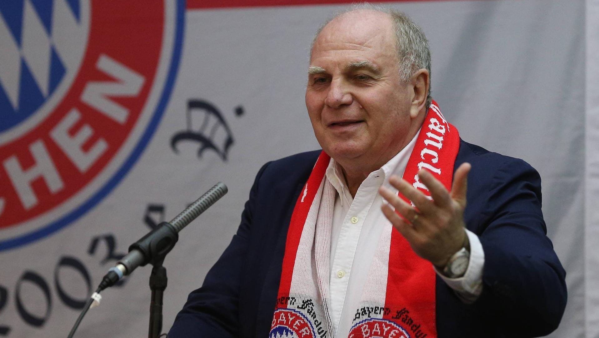 Präsident Uli Hoeneß will den Bayern-Kader umbauen und hat dabei einen Weltmeister im Visier.