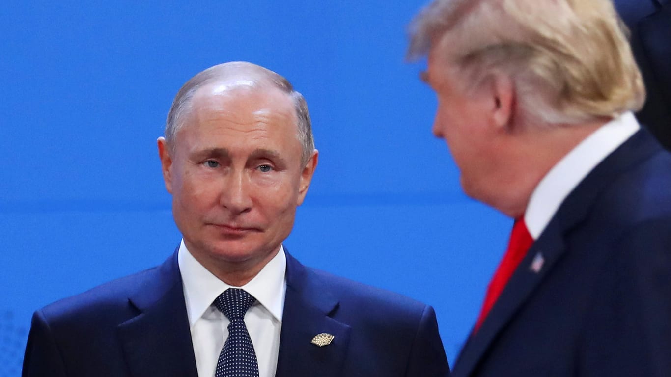 Donald Trump und Wladimir Putin beäugen sich auf dem G20-Gipfel in Buenos Aires: Die USA wollen Russland offenbar noch etwas Zeit geben, um den INF-Abrüstungsvertrag zu erhalten.