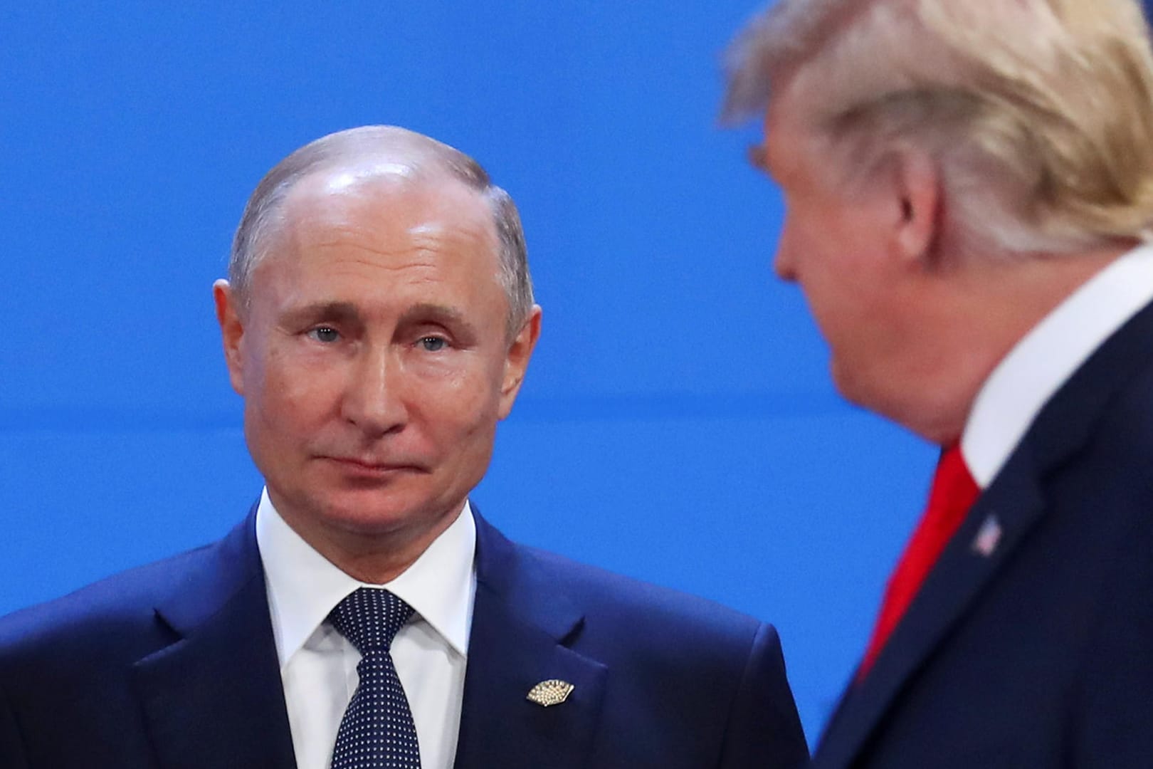 Donald Trump und Wladimir Putin beäugen sich auf dem G20-Gipfel in Buenos Aires: Die USA wollen Russland offenbar noch etwas Zeit geben, um den INF-Abrüstungsvertrag zu erhalten.
