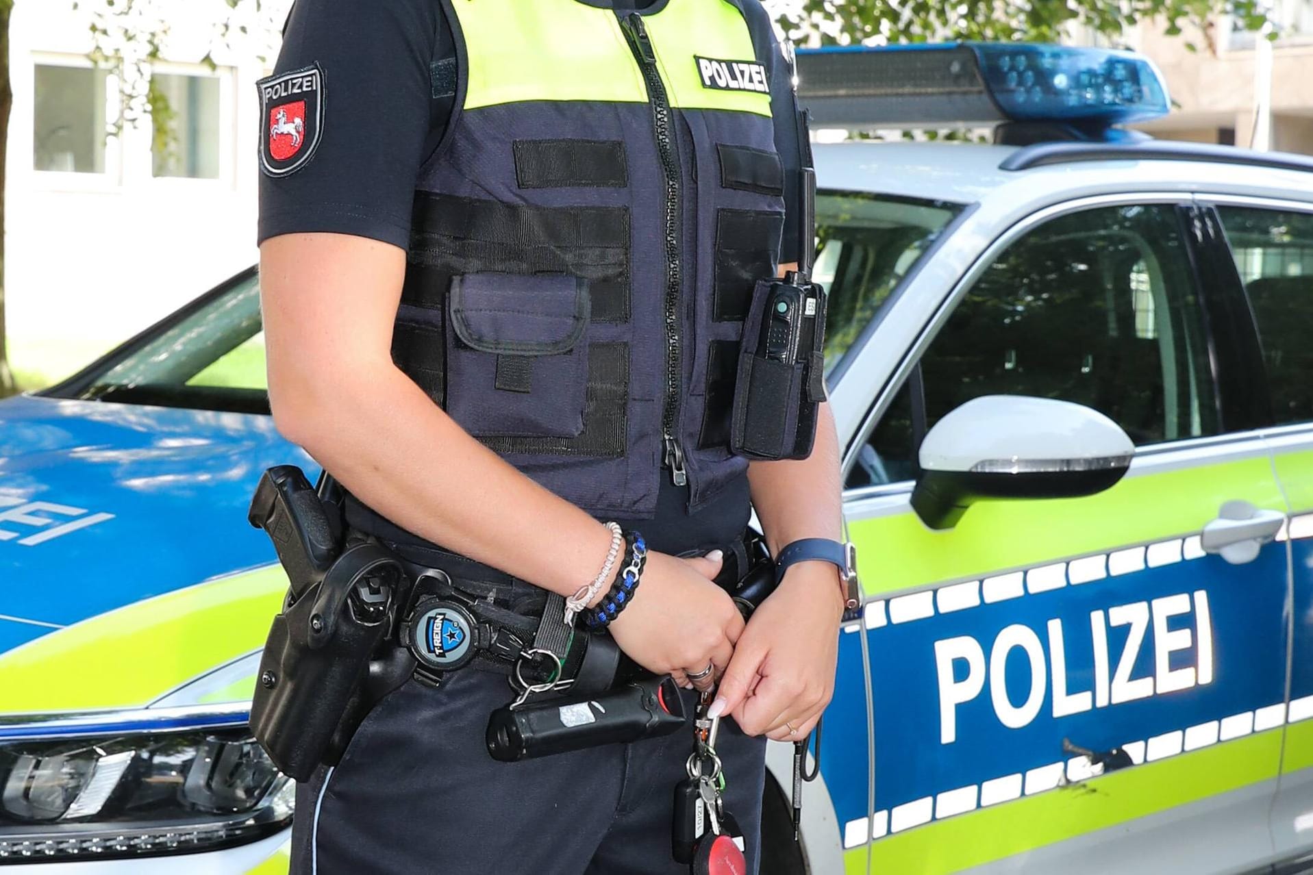 Polizist in Hannover: Die Polizei musste anrücken, weil der Autofahrer die Straße nicht frei machen wollte. (Symbolbild)