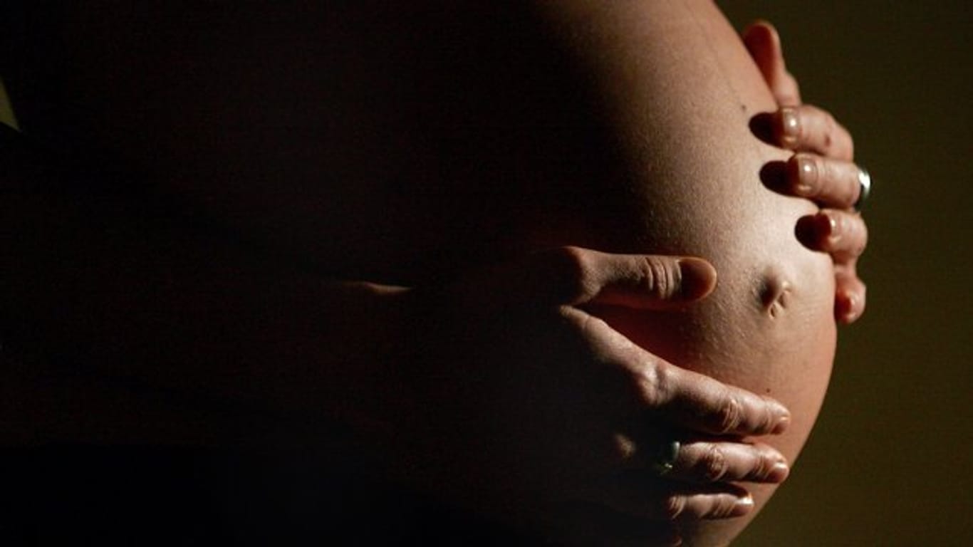 Für die Studie nahmen die Forscher von jeder schwangeren Frau zwei Urinproben.