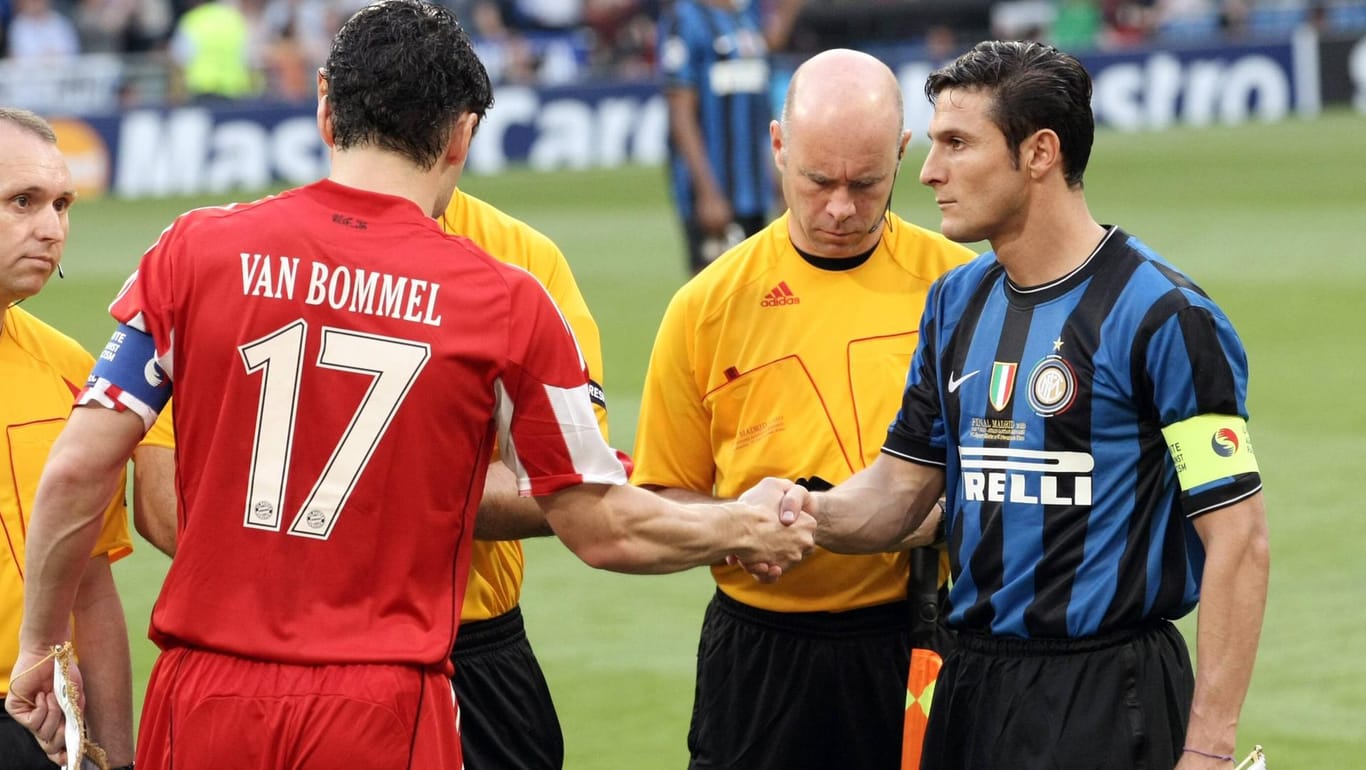 Vor dem größten Erfolg: Inter-Kapitän Zanetti (r.) vor dem Champions-League-Finale 2010 mit Bayerns Kapitän van Bommel.