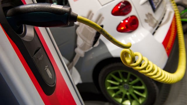 Die Installation einer Ladestation für E-Autos darf nur durch eine Elektrofachkraft erfolgen.