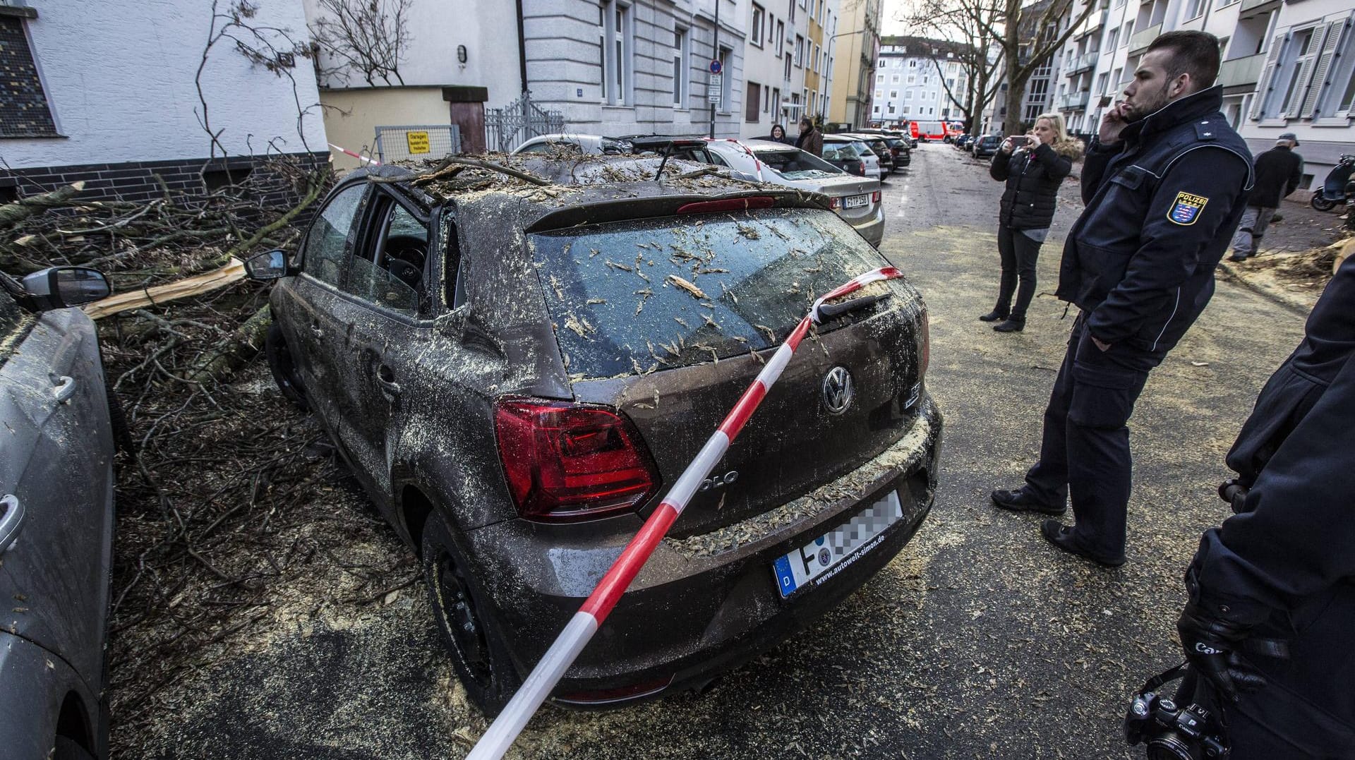 Sturmschäden in Frankfurt: Experten prognostizieren, dass Schäden durch Wetterkatastrophen in den nächsten Jahren zunehmen werden.