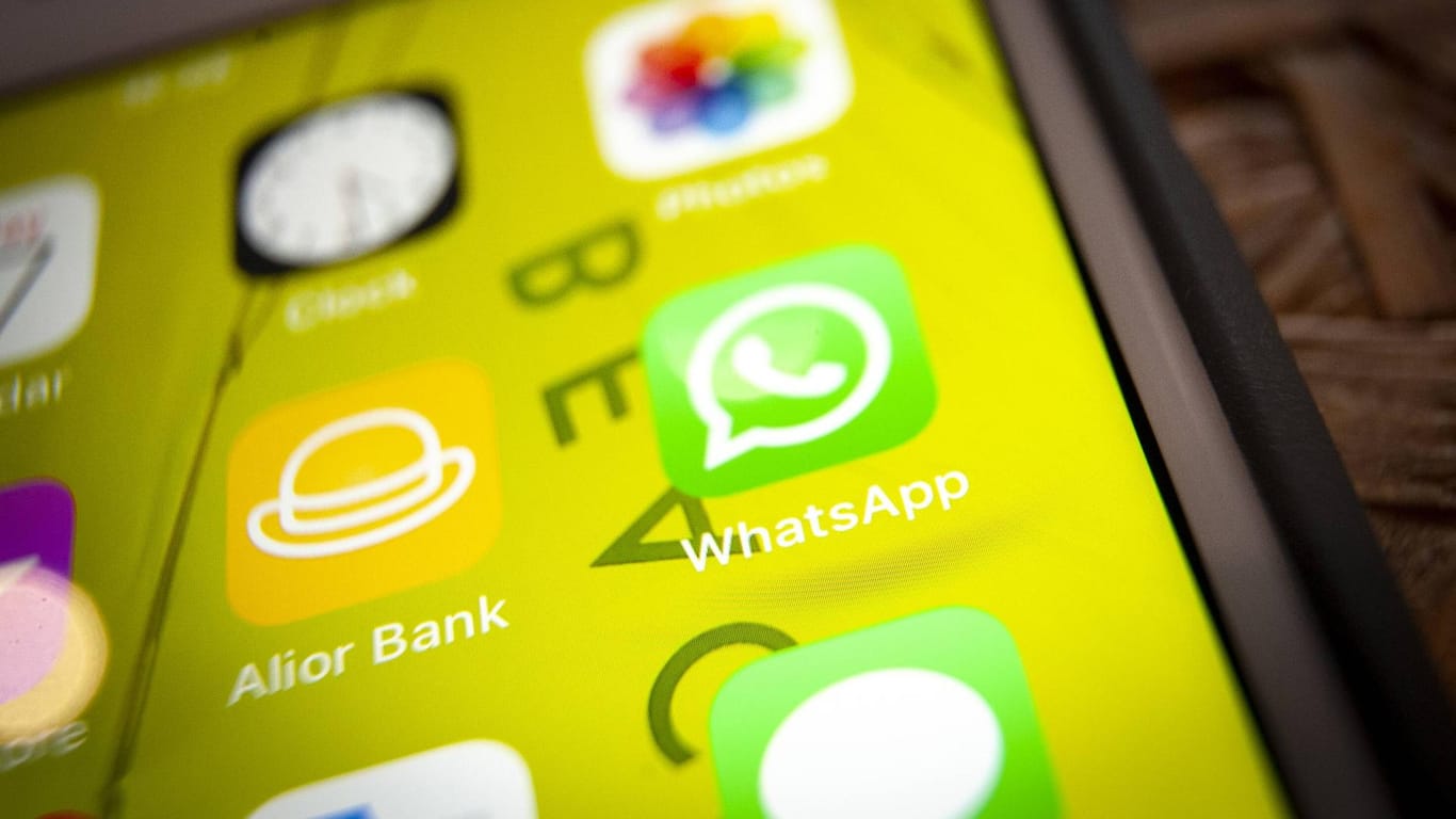 WhatsApp-Logo auf einem iPhone: Cursor steuern wie die Profis