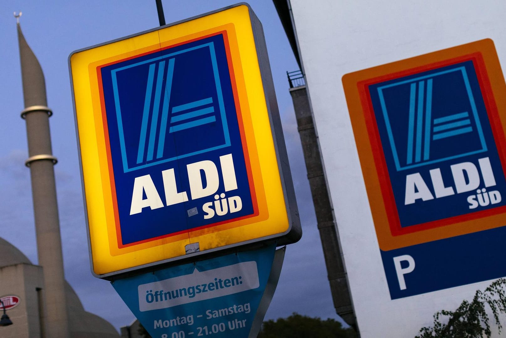 Aldi-Logo in Köln: Falsches Gewinnspiel bei Facebook