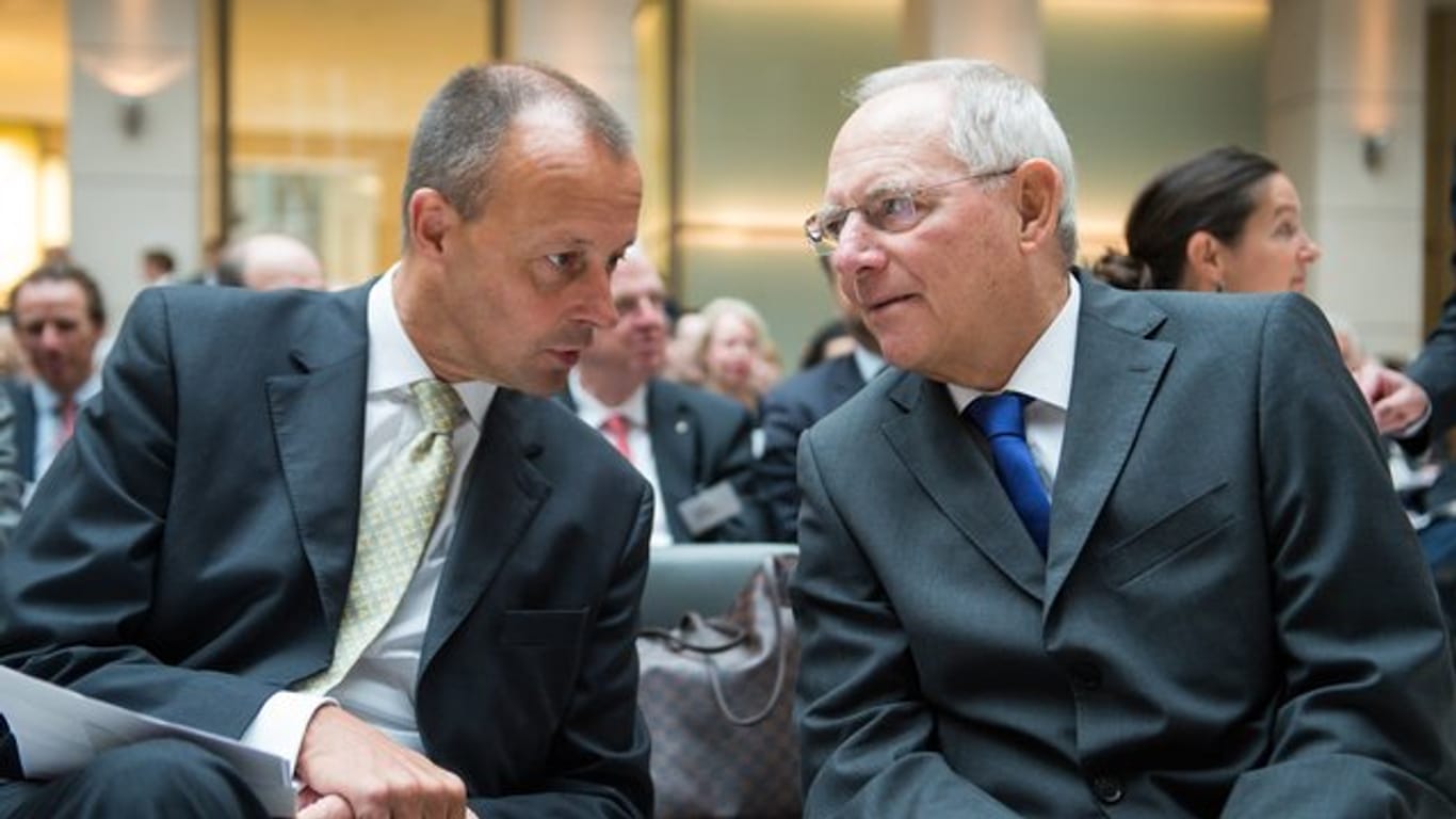 Wolfgang Schäuble (r) hofft auf Friedrich Merz als neuen CDU-Vorsitzenden.