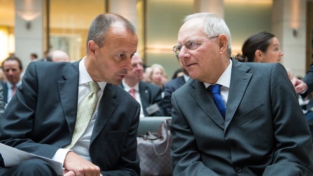 Wolfgang Schäuble (r) hofft auf Friedrich Merz als neuen CDU-Vorsitzenden.