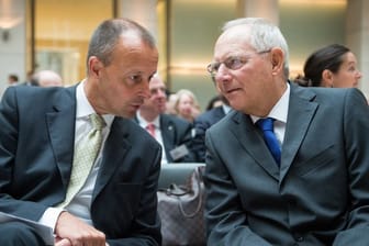 Wolfgang Schäuble (r) hofft auf Friedrich Merz als neuen CDU-Vorsitzenden.