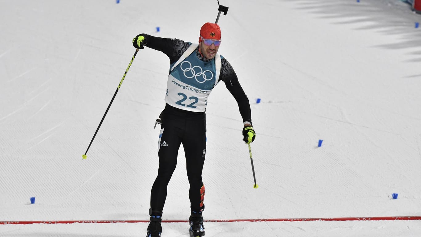 Arnd Peiffer kurz nach Überquerung der Ziellinie zu seinem Olympiasieg in Pyeongchang.