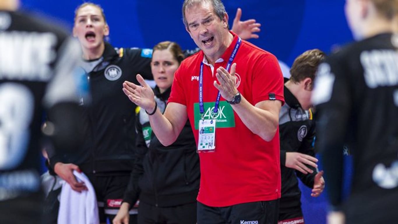 Ist mit den deutschen Handball-Frauen gegen Tschechien gefordert: Henk Groener.