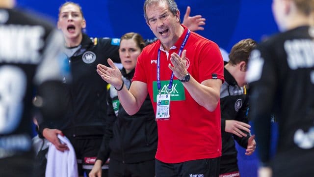 Ist mit den deutschen Handball-Frauen gegen Tschechien gefordert: Henk Groener. Ist mit den deutschen Handball-Frauen gegen Tschechien gefordert: Henk Groener.