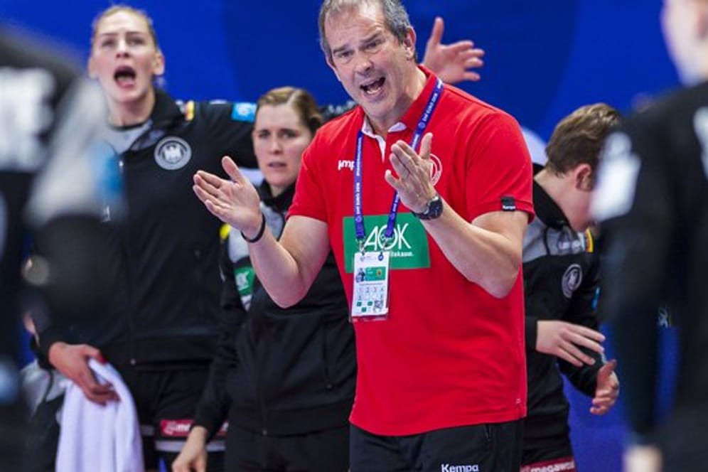 Ist mit den deutschen Handball-Frauen gegen Tschechien gefordert: Henk Groener.